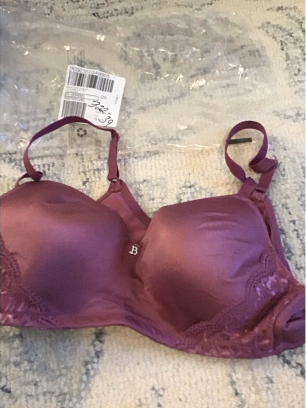 Breezies tshirt bra, 36b, wirefree, new, molded cups